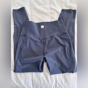 Vuori cropped legging- slate blue, xs